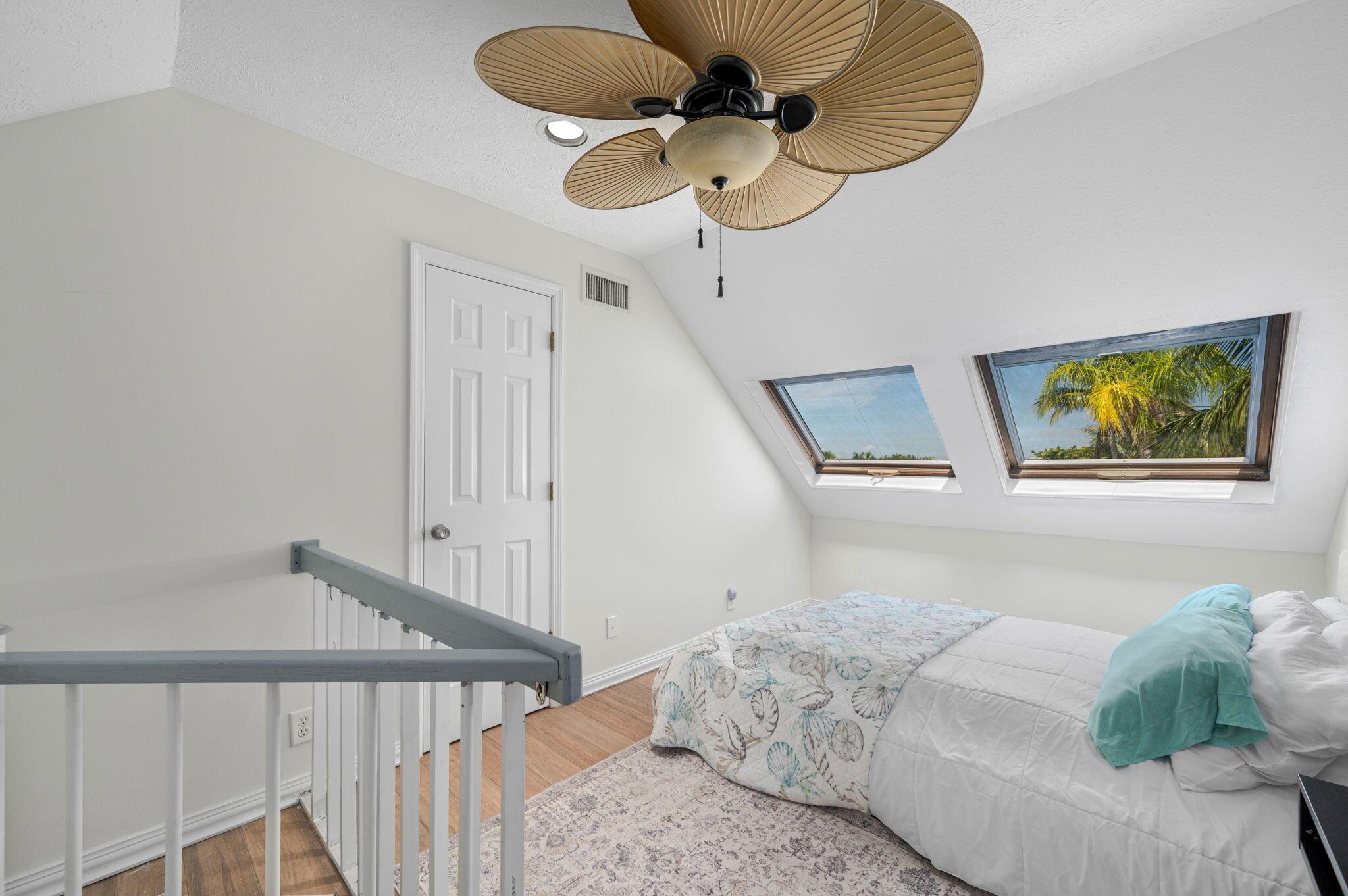 QUEEN'S COVE UNIT 1 - Residential