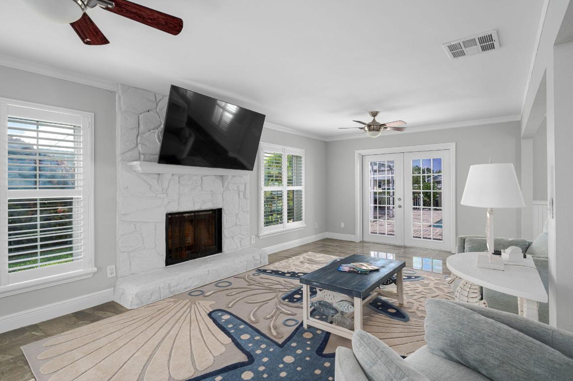 QUEEN'S COVE UNIT 1 - Residential