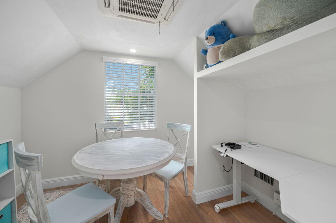 QUEEN'S COVE UNIT 1 - Residential