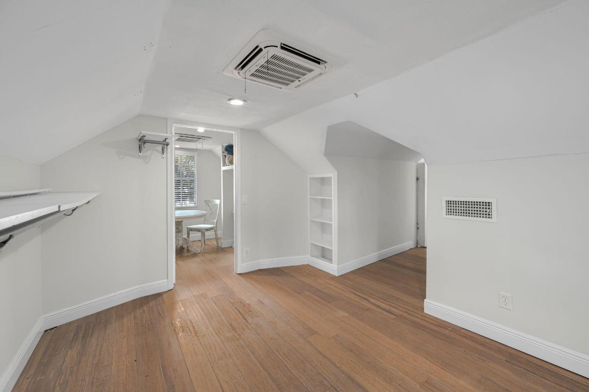 QUEEN'S COVE UNIT 1 - Residential