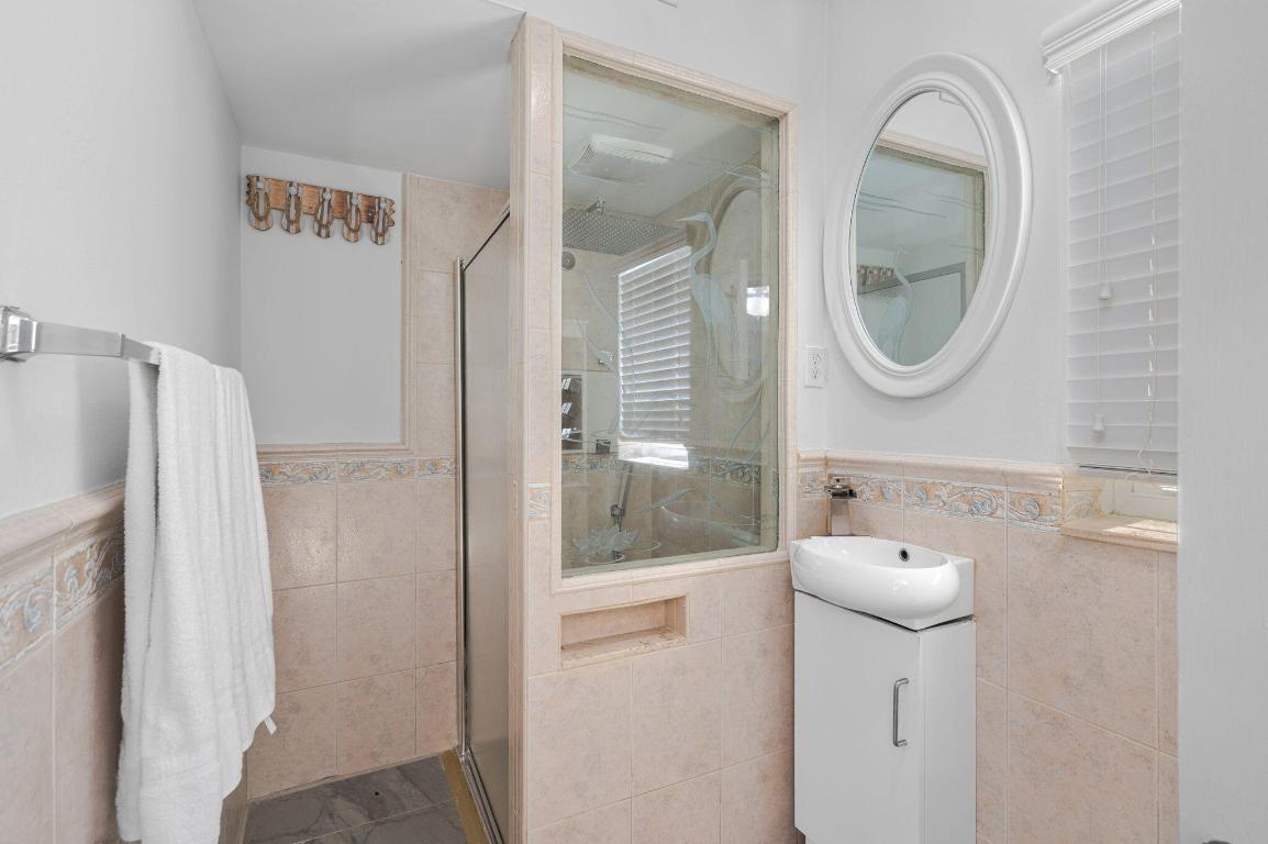 QUEEN'S COVE UNIT 1 - Residential