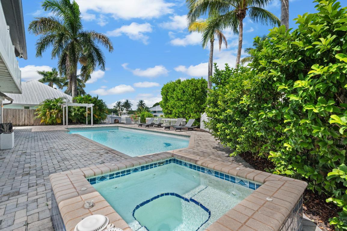 QUEEN'S COVE UNIT 1 - Residential