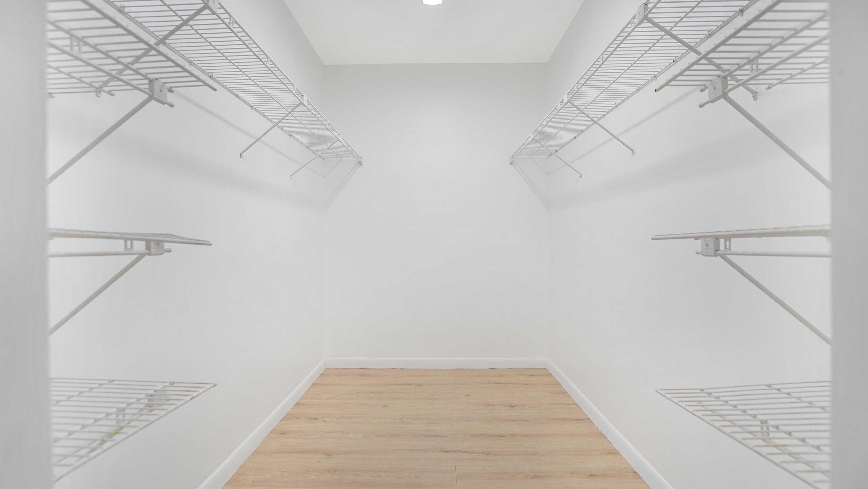 OAKLAND SHORES CONDOMINIUM 1 - Residential