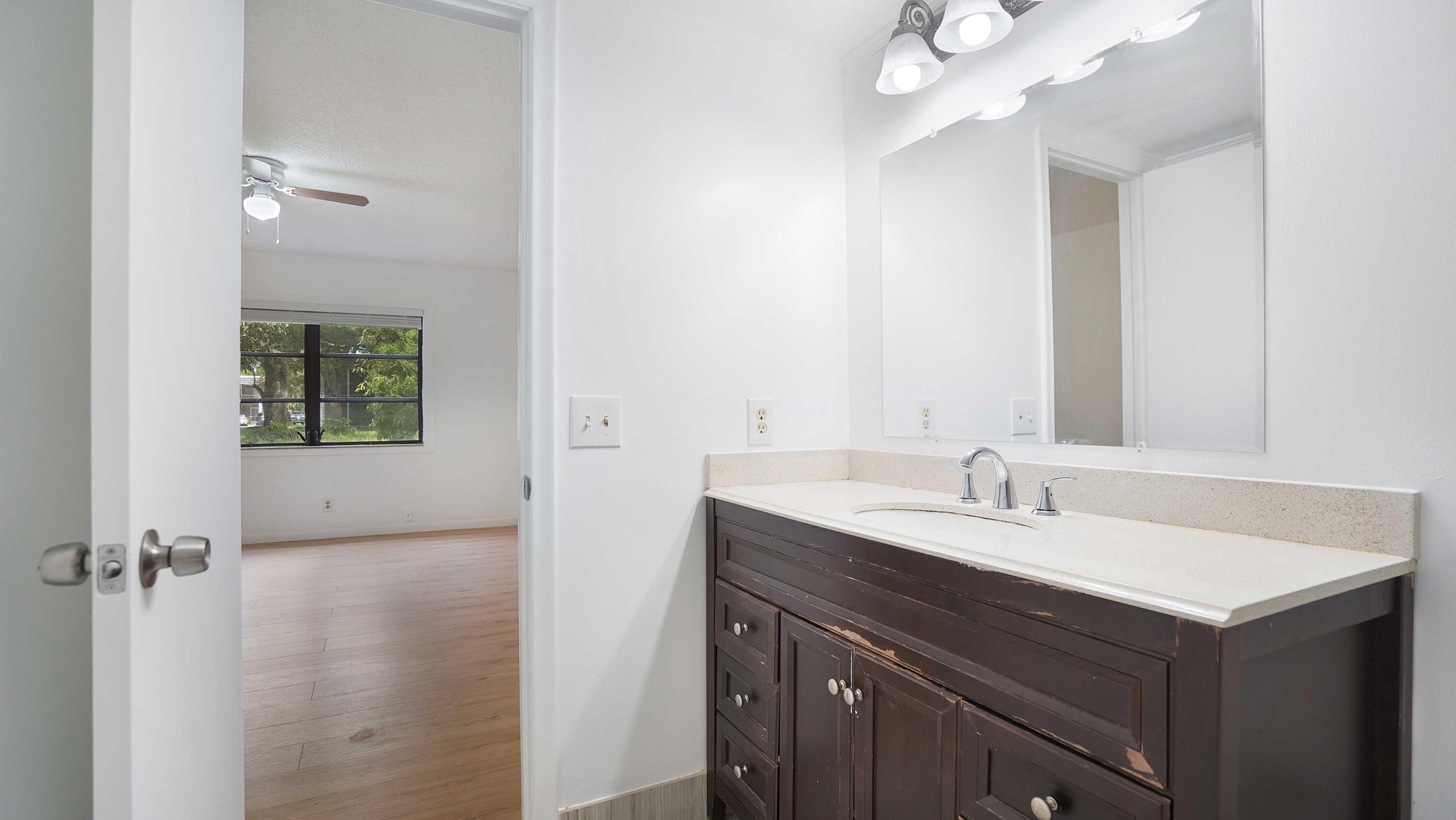 OAKLAND SHORES CONDOMINIUM 1 - Residential