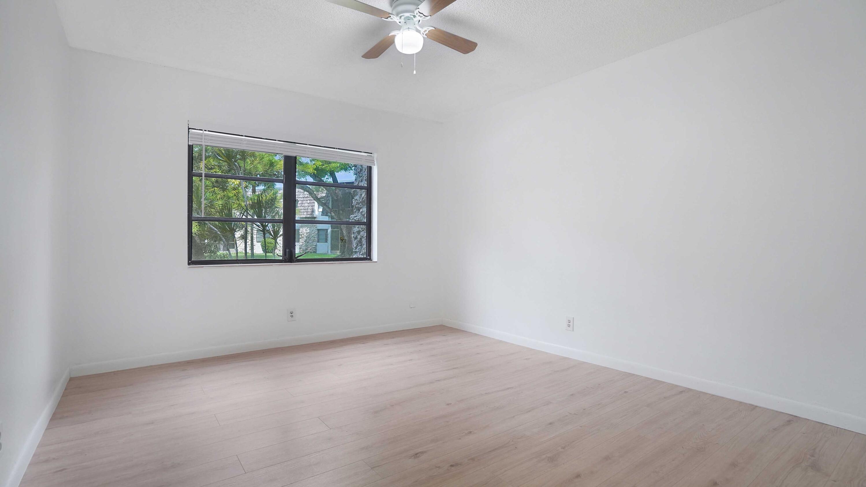 OAKLAND SHORES CONDOMINIUM 1 - Residential