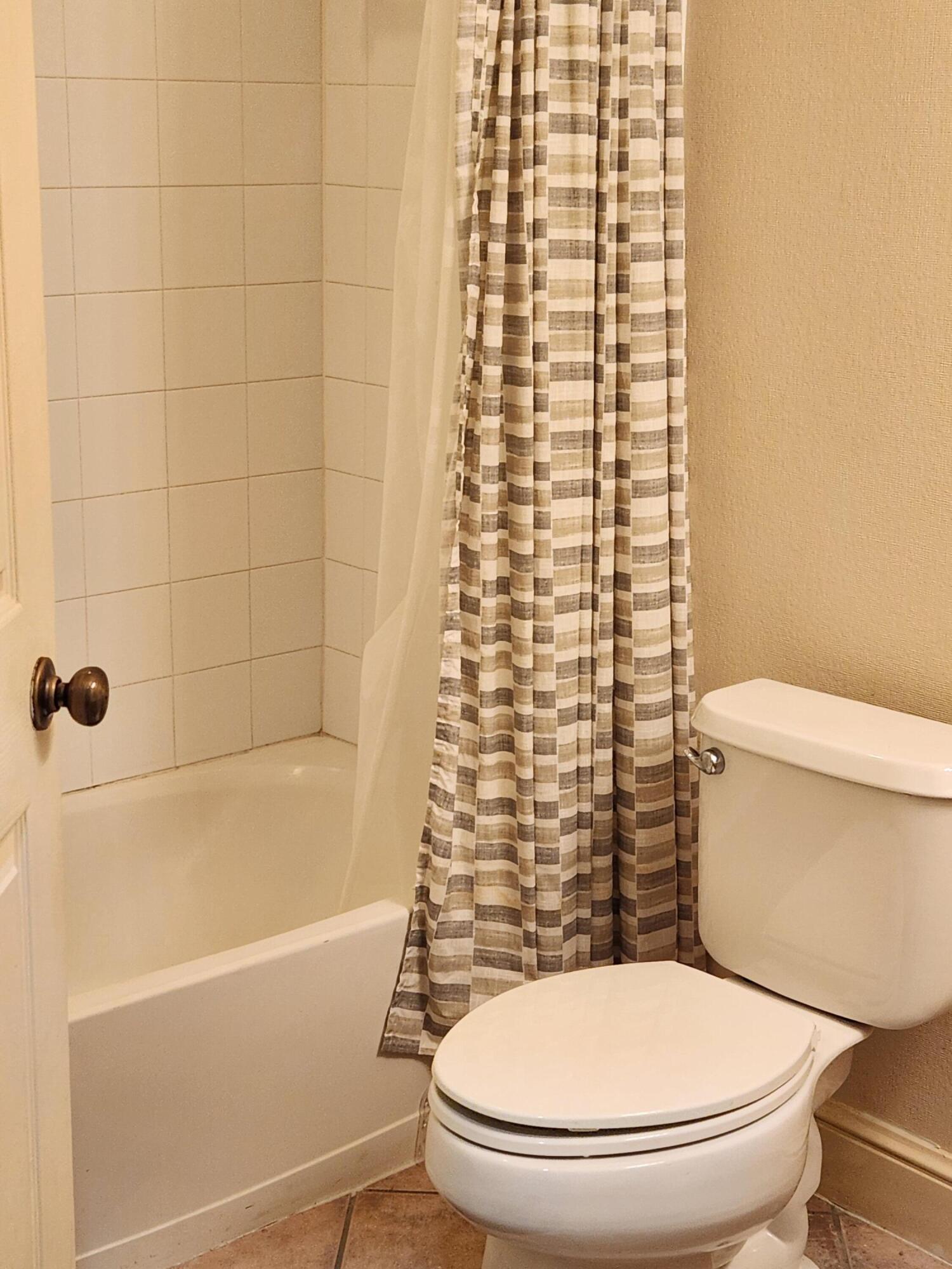 GOLF VILLAS II CONDOMINIUM - Residential Lease