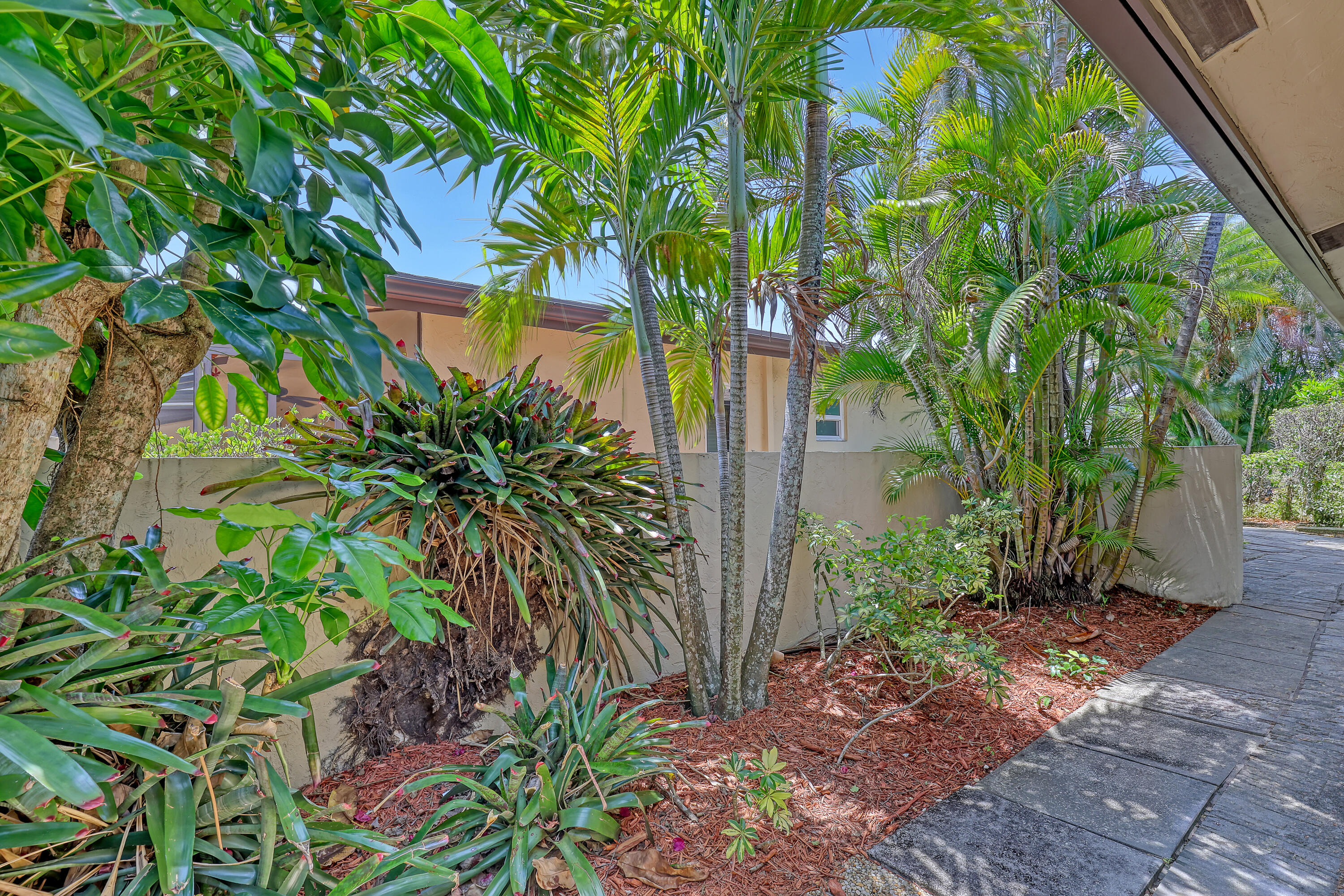 PALM GREENS AT VILLA DEL RAY CONDO II - Residential