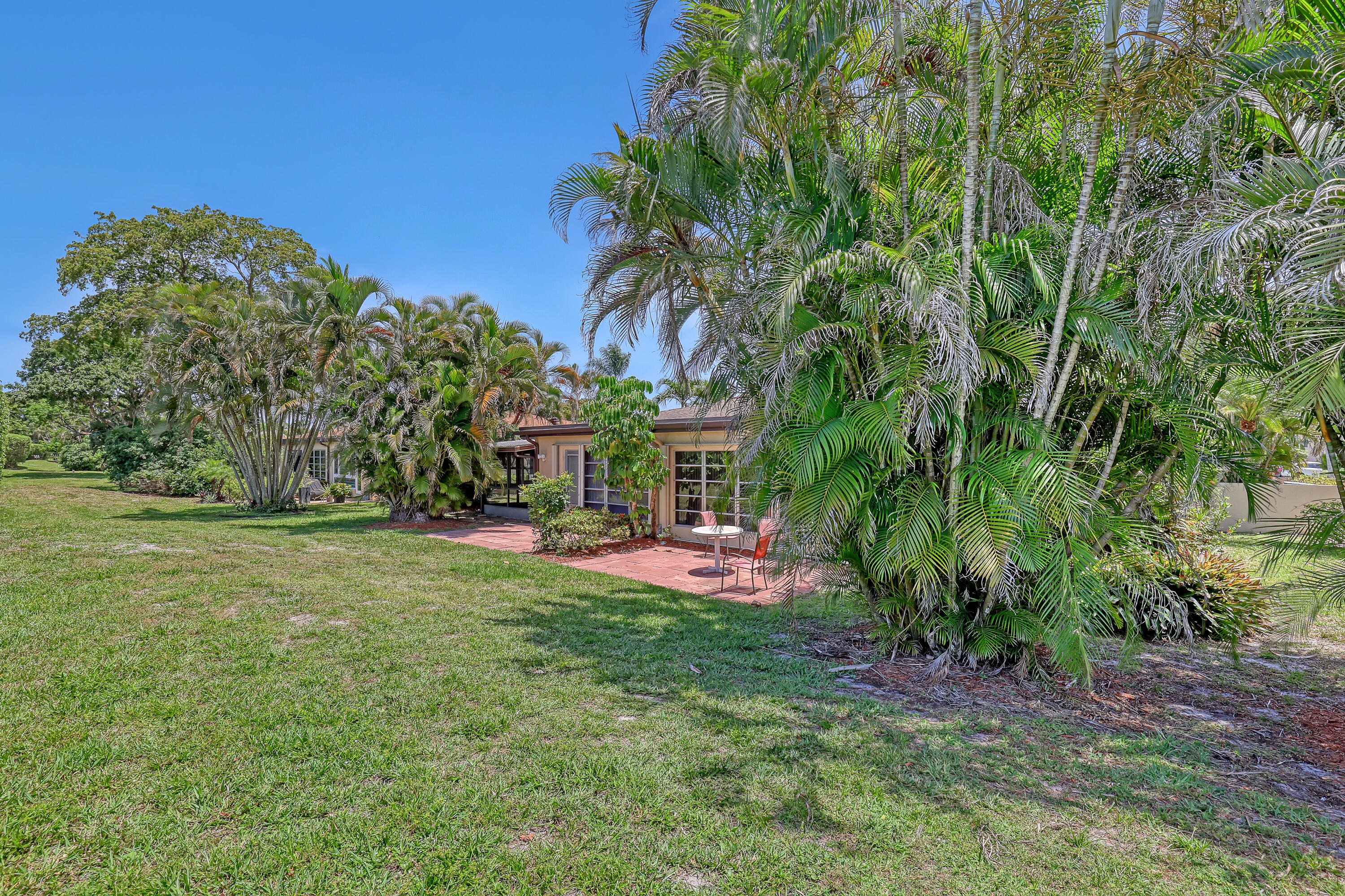 PALM GREENS AT VILLA DEL RAY CONDO II - Residential
