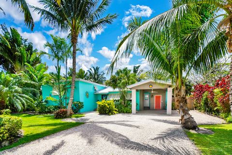 A home in Lake Clarke Shores