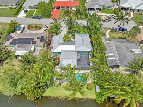 A home in Lake Clarke Shores