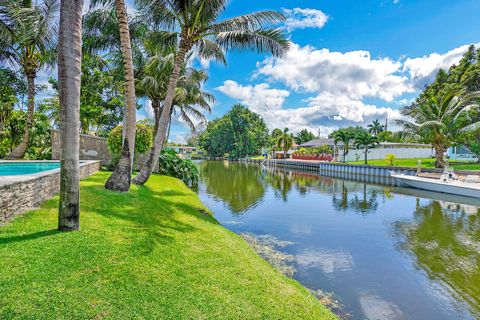 A home in Lake Clarke Shores