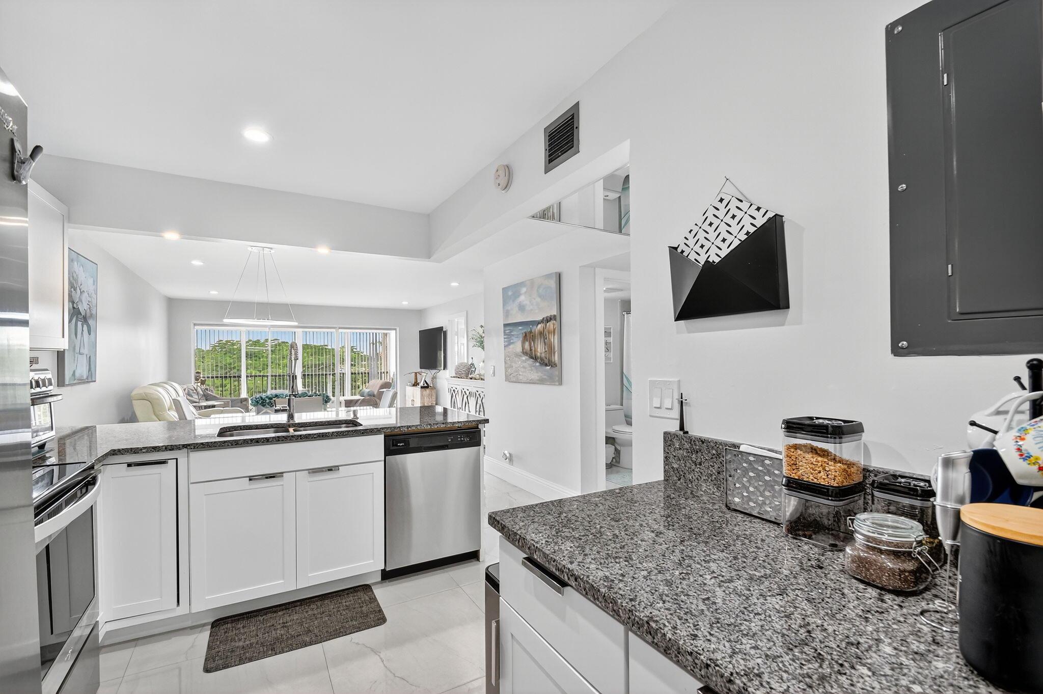 FOUNTAINS OF PALM BEACH C - Residential