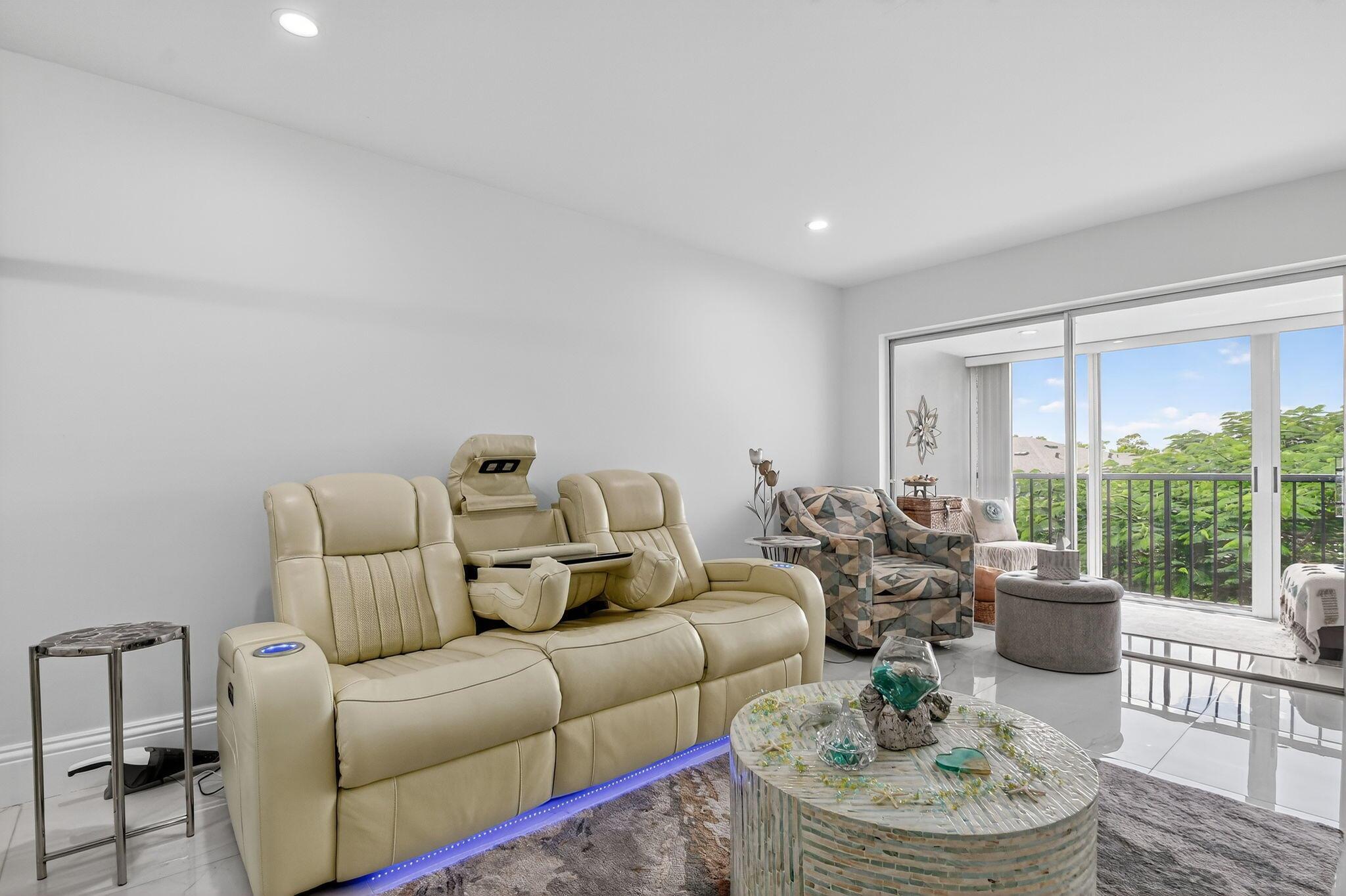 FOUNTAINS OF PALM BEACH C - Residential