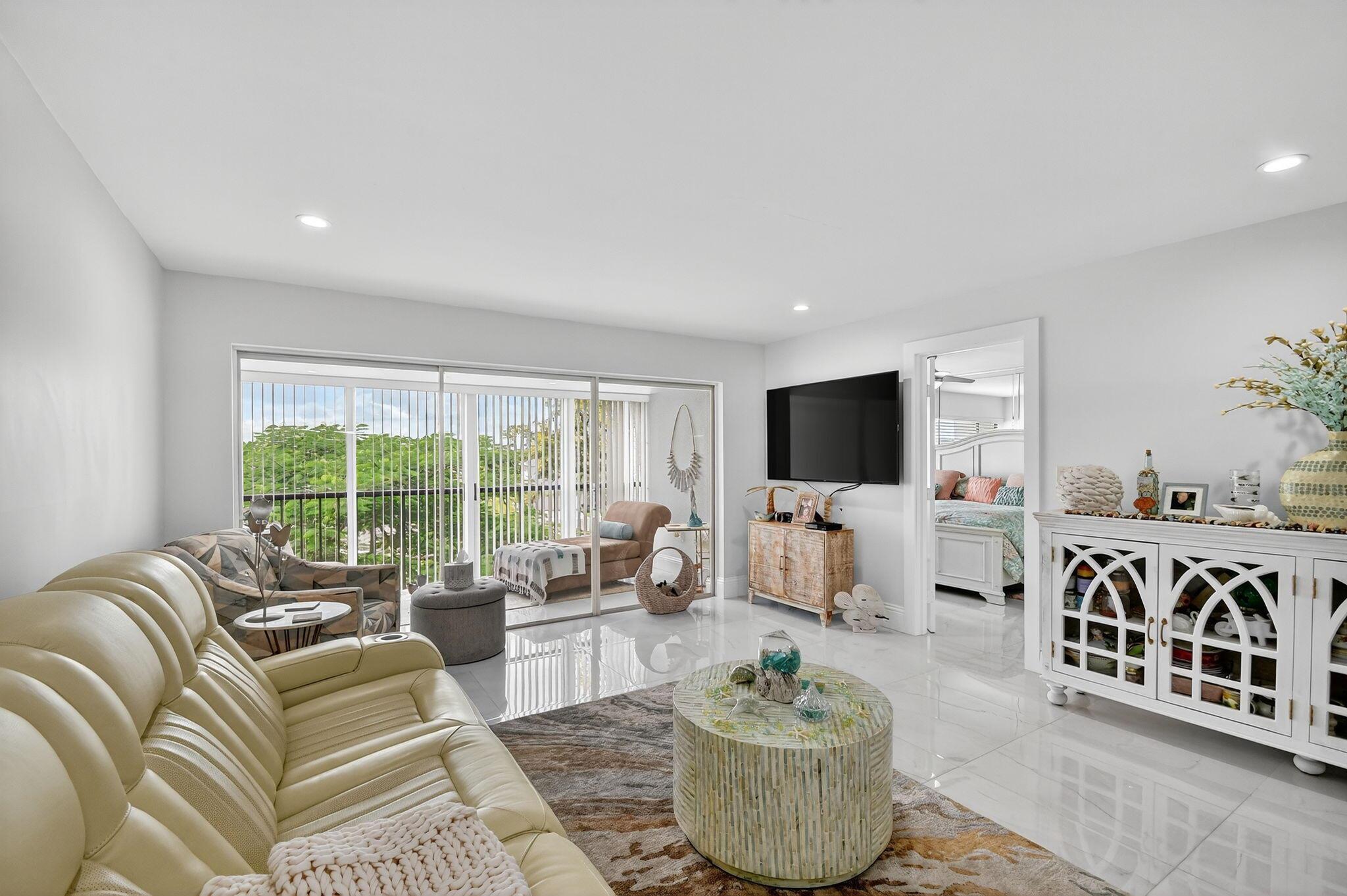 FOUNTAINS OF PALM BEACH C - Residential