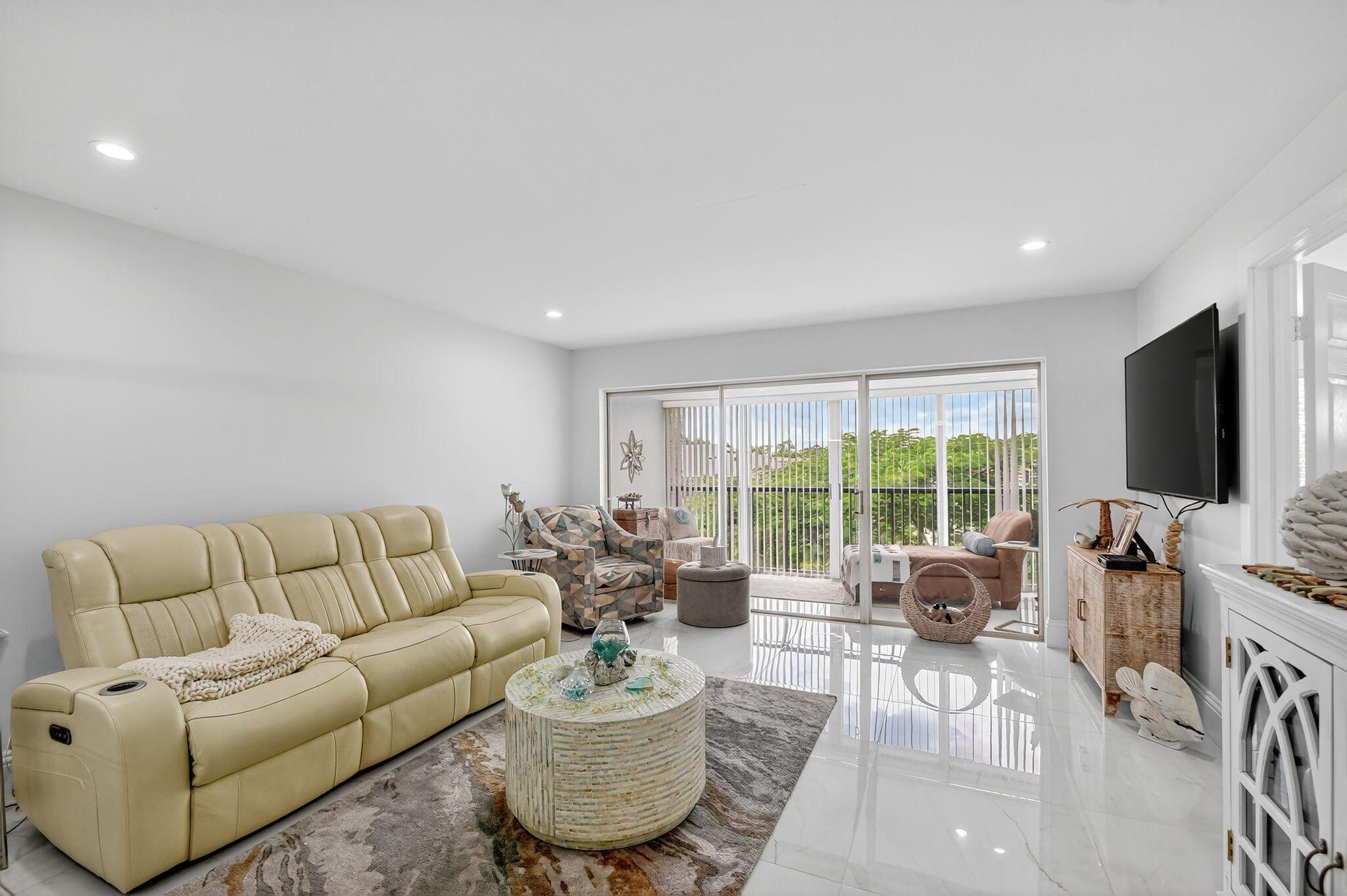 FOUNTAINS OF PALM BEACH C - Residential