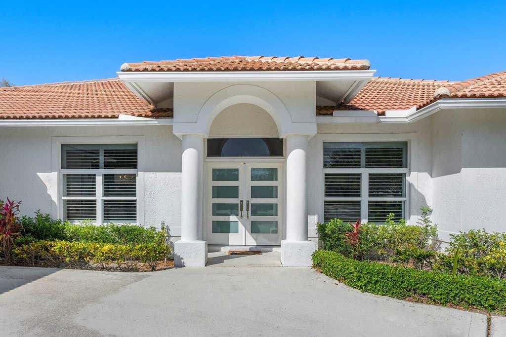 Photo of 8170 Man O War Road, Palm Beach Gardens, FL 33418 (MLS # R10962574)