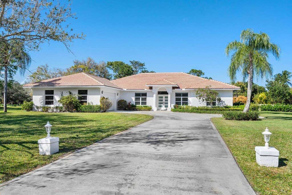Photo of 8170 Man O War Road, Palm Beach Gardens, FL 33418 (MLS # R10962574)