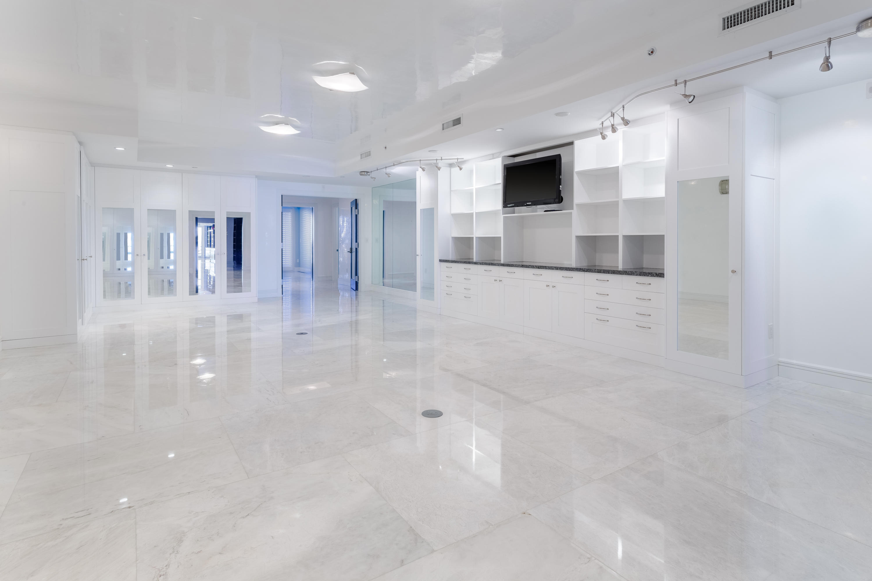 Luxuria - Residential