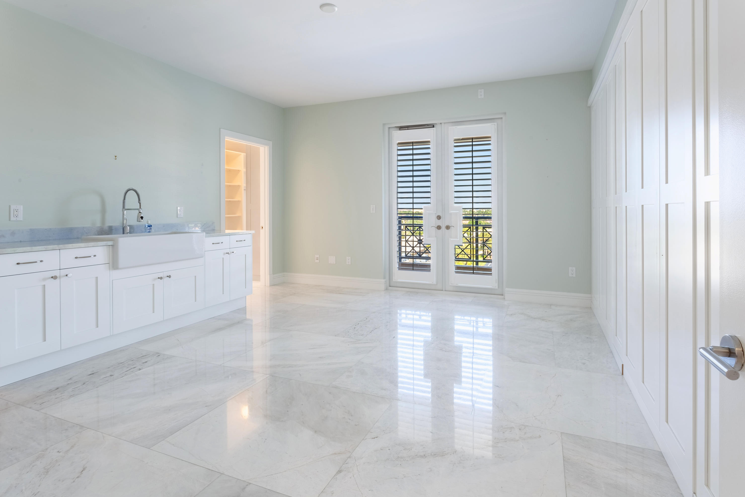 Luxuria - Residential