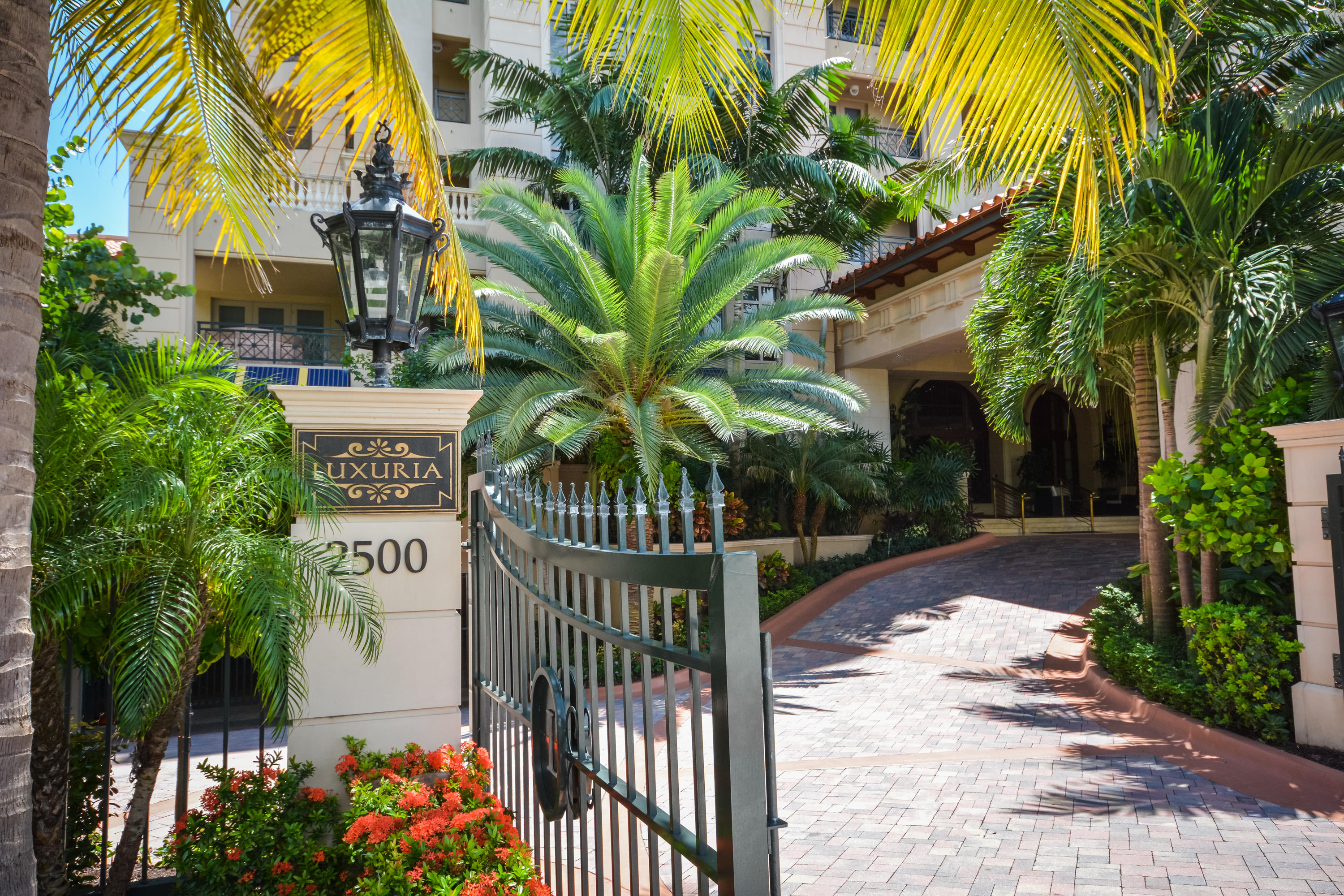 Luxuria - Residential