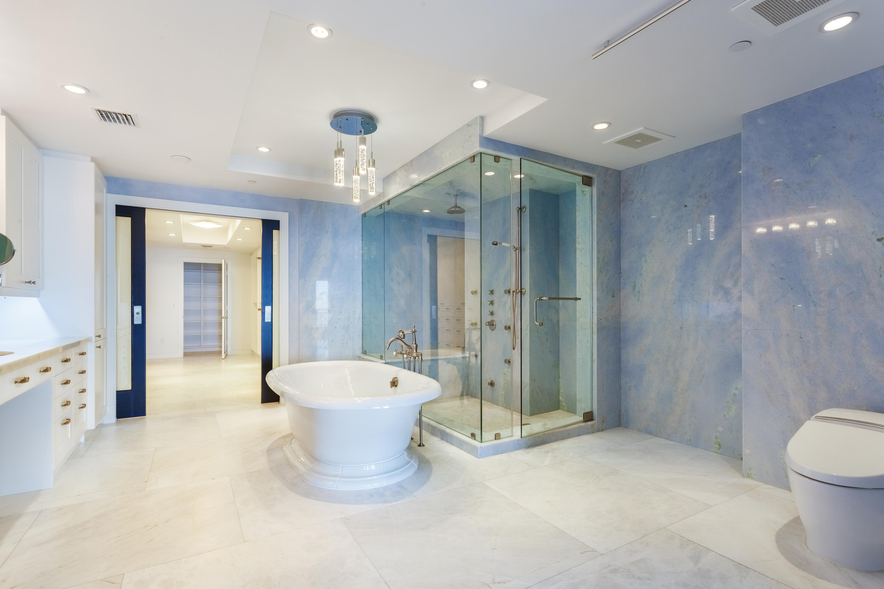 Luxuria - Residential