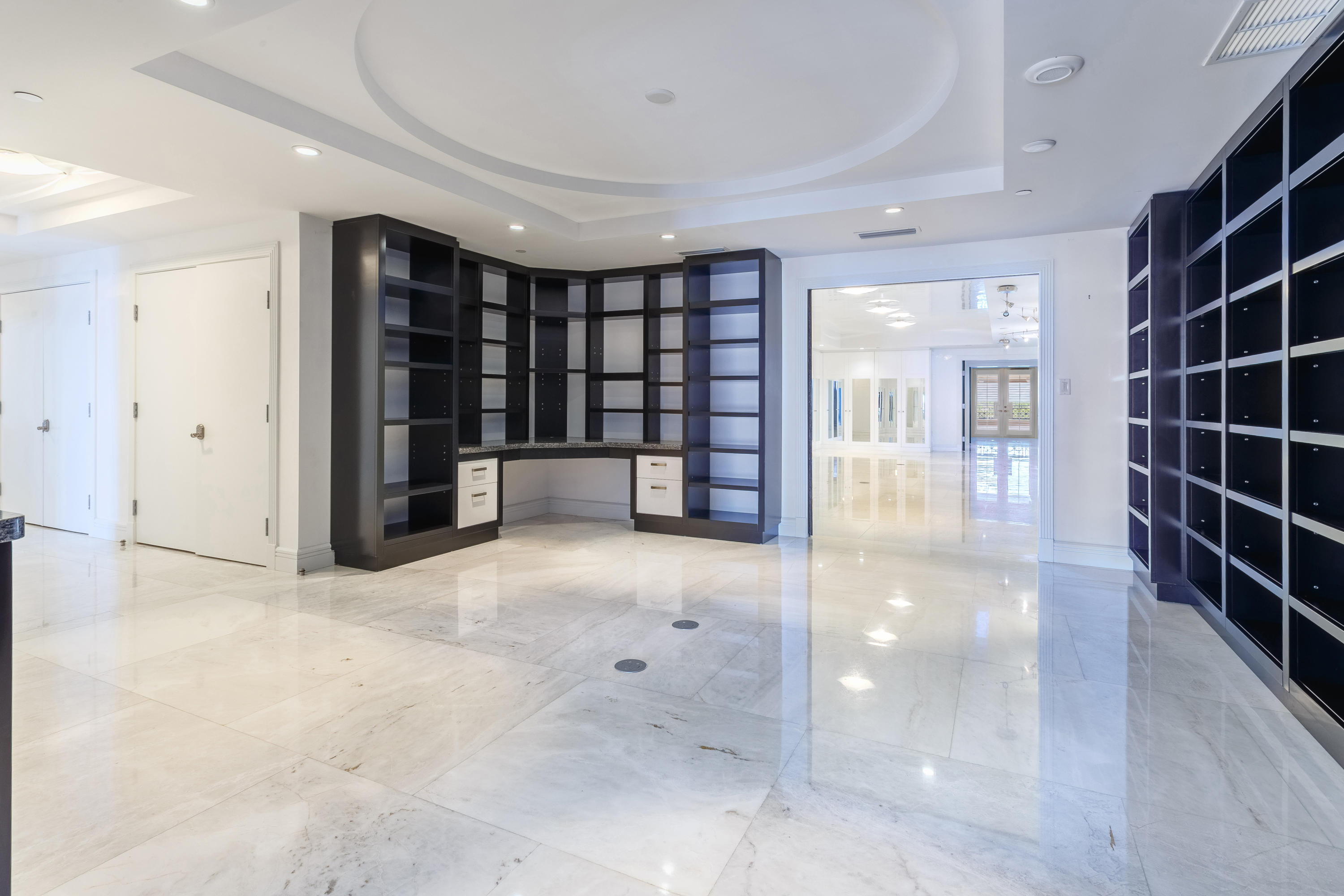 Luxuria - Residential