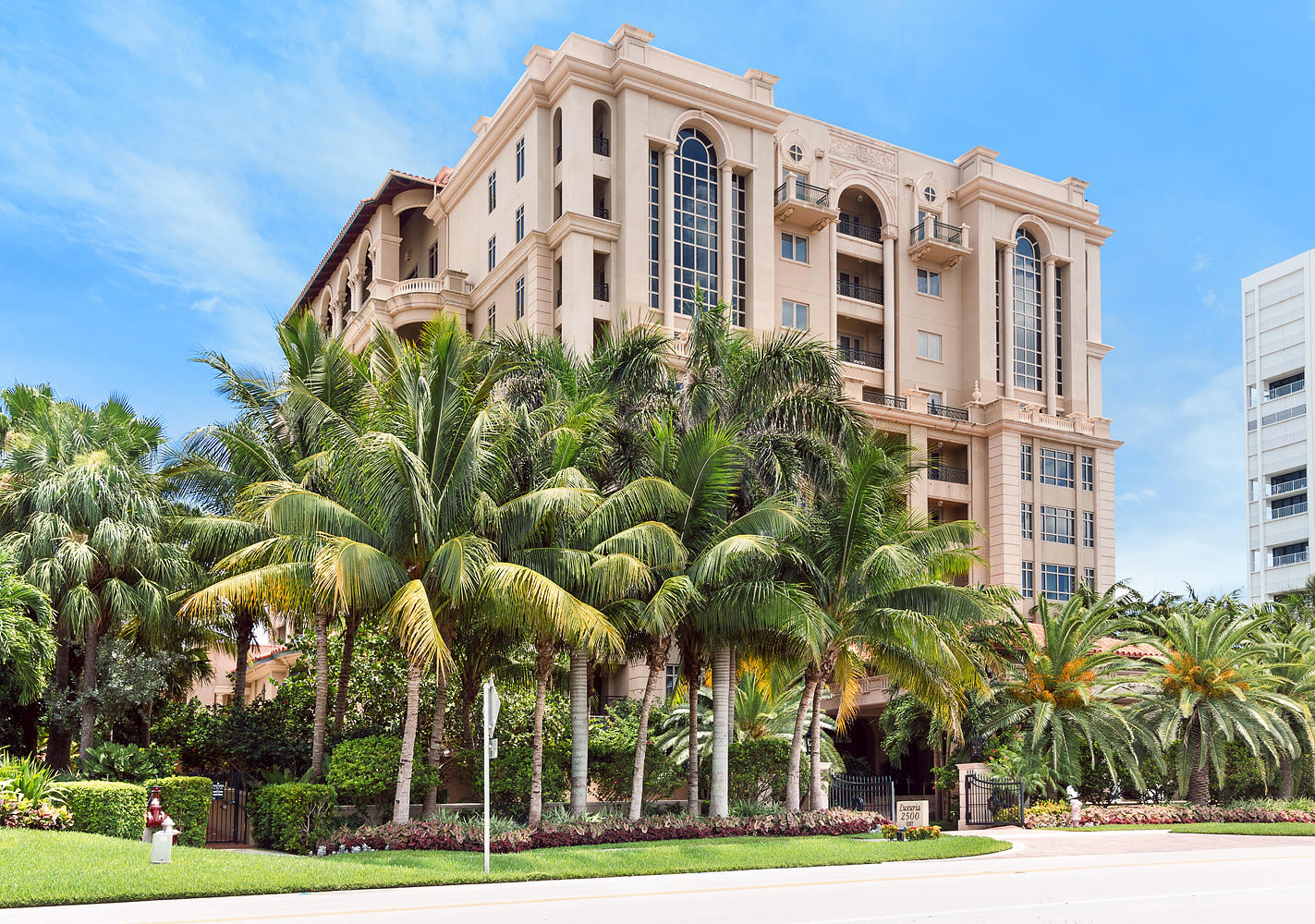 Luxuria - Residential