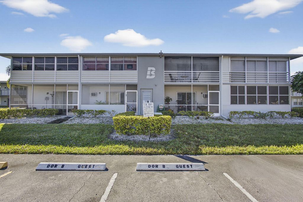 Photo of 39 Dorchester B, West Palm Beach, FL 33417 (MLS # R11163264)