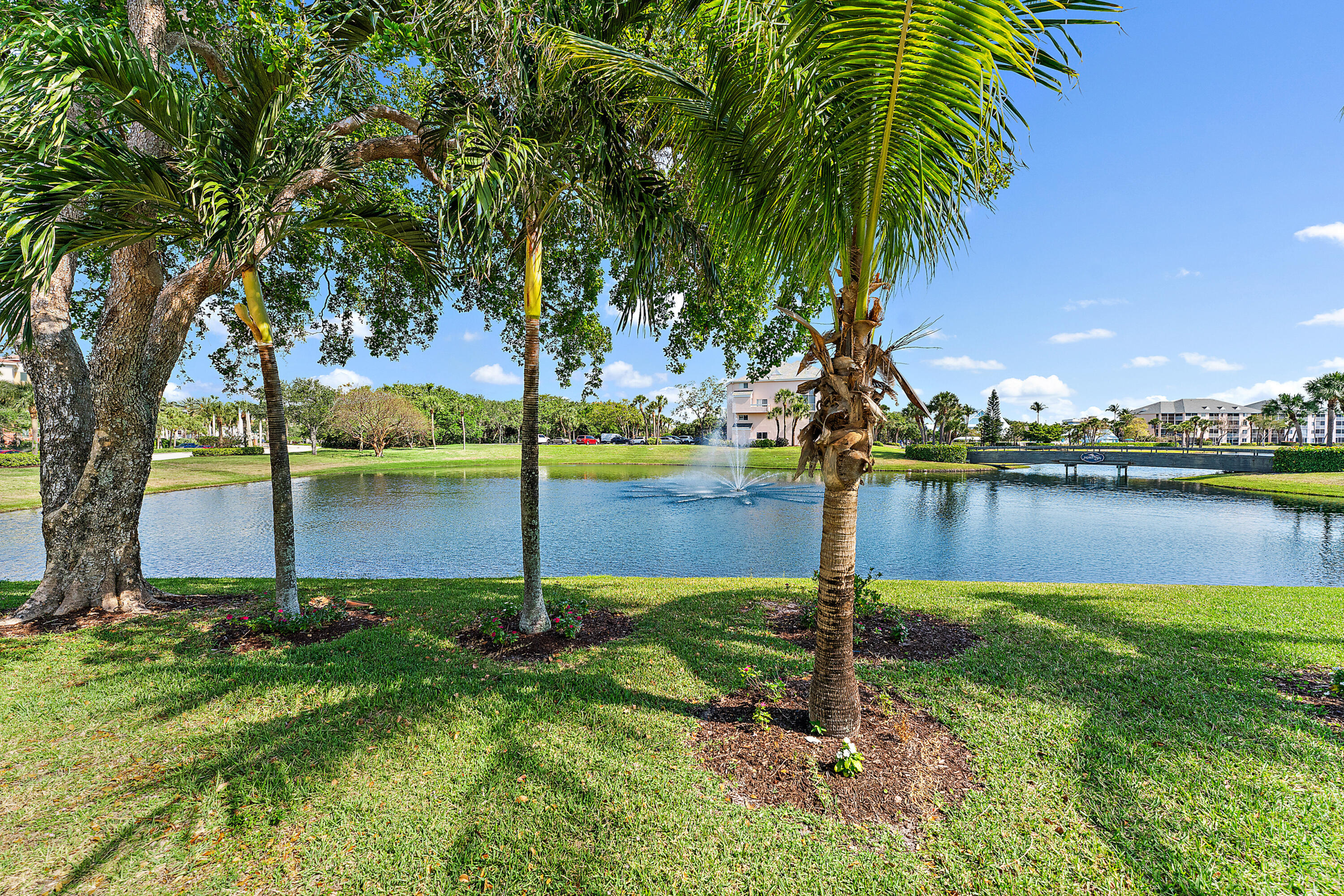 PLANTATION VILLAS CONDO FILED 4-30-85 - Residential Lease