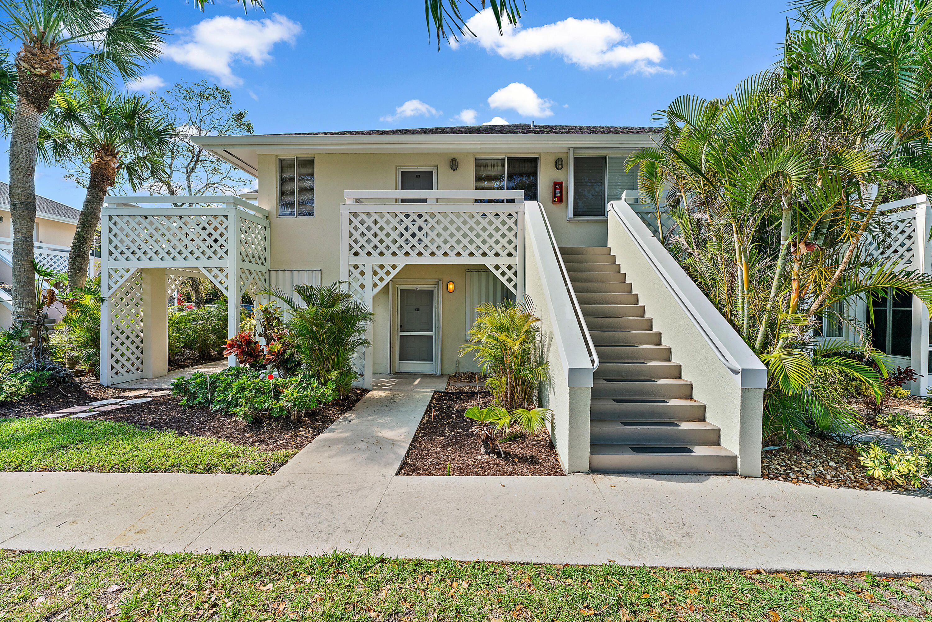 PLANTATION VILLAS CONDO FILED 4-30-85 - Residential Lease