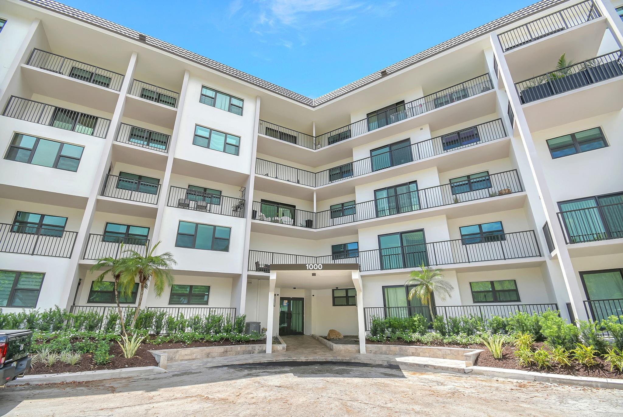 Live on this beautiful & unique secure island in the heart of Ft Lauderdale This 2 bedroom 2 bath unit has a great view of one of New Rivers canals from an elongated balcony. Resort style amenities include 3 heated pools, 2 tennis courts, pickleball,canoe/kayak ramp, & a new fitness facility. The perimeter of the 10 acre island has a pedestrian dock with great views The island has a manned 24/7 security gate and roaming security. The unit has a stackable washer& dryer in a separate laundry room, 2019 hot water heater,2021 a/c & lots of storage space throughout the unit. HOA fees include basic cable, wifi, water & monthly pest control. River Reach is close to 595, 95 the turnpike & Ft Lauderdale airport. Local places of interest include Las Olas, Tarpon River & shopping on 17th St Causeway