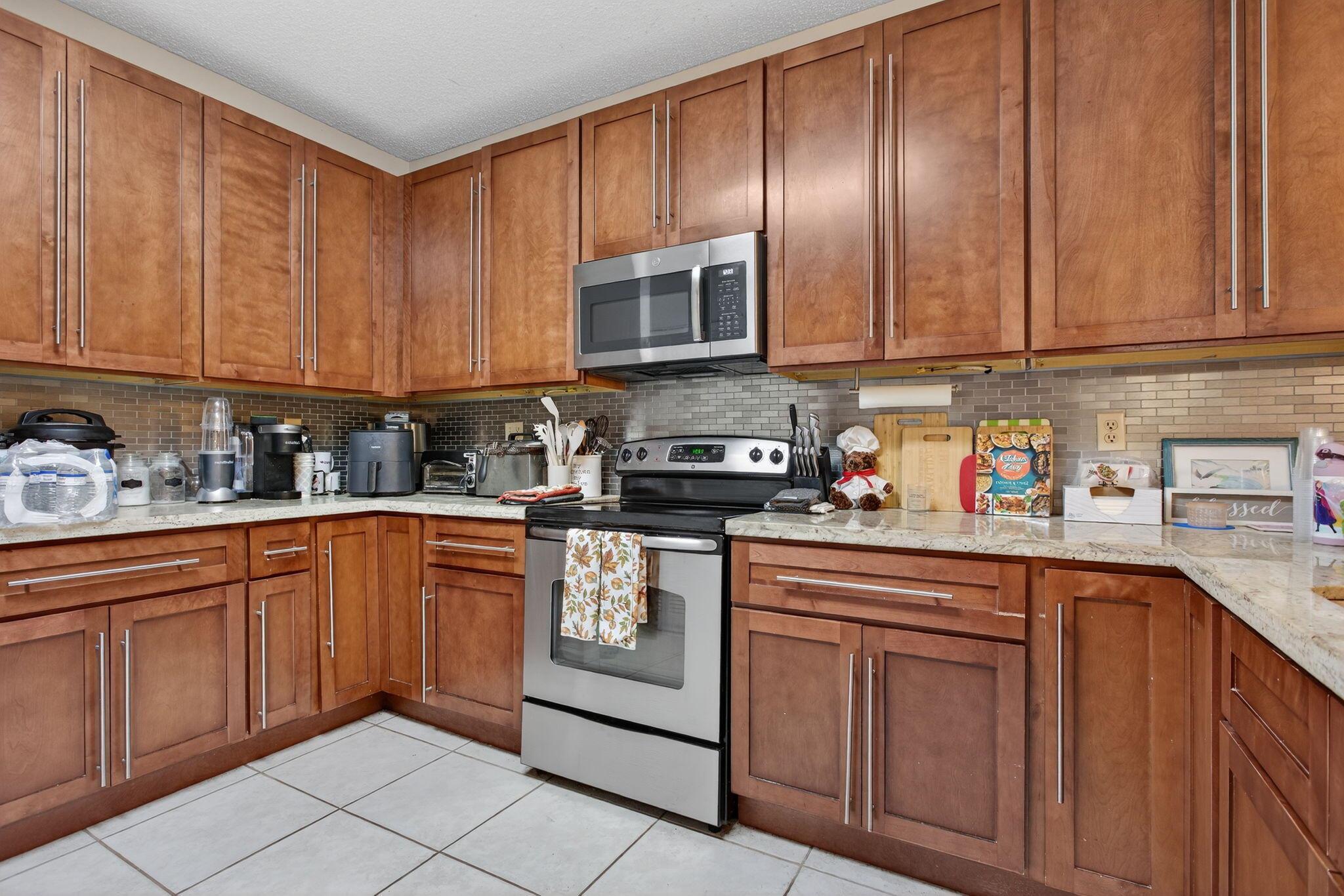 GLEN CONDOMINIUM 1 - Residential