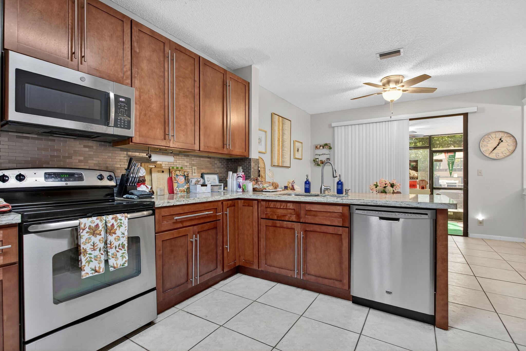 GLEN CONDOMINIUM 1 - Residential