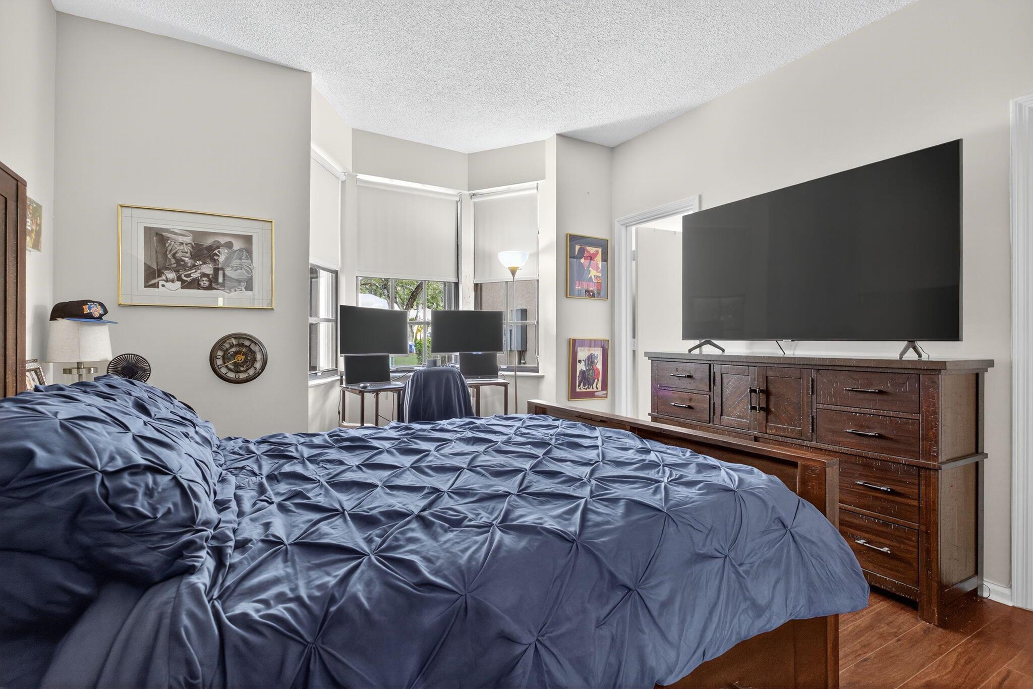 GLEN CONDOMINIUM 1 - Residential