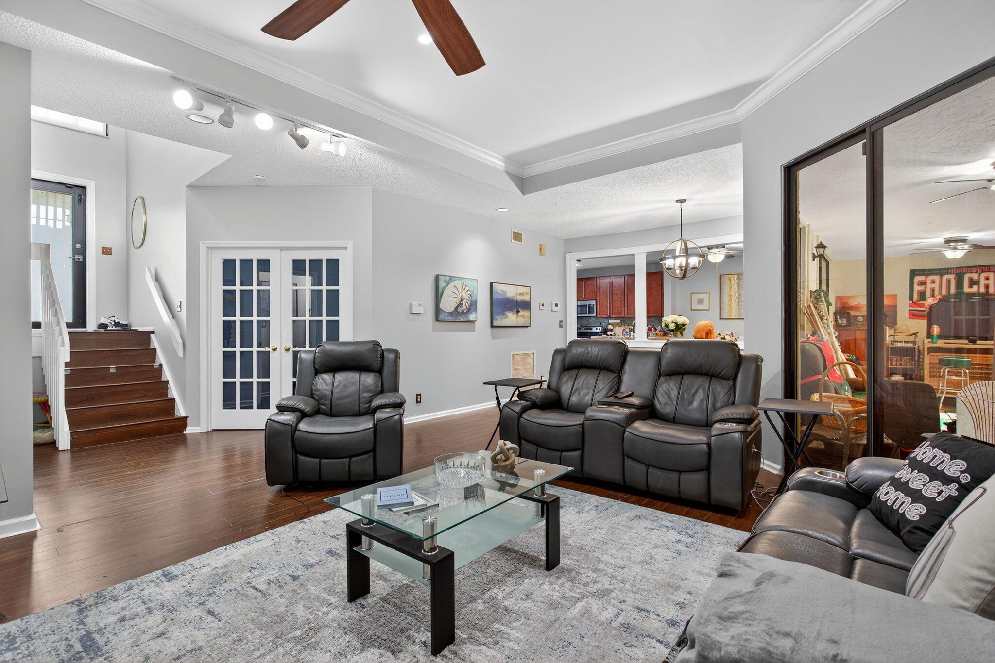 GLEN CONDOMINIUM 1 - Residential