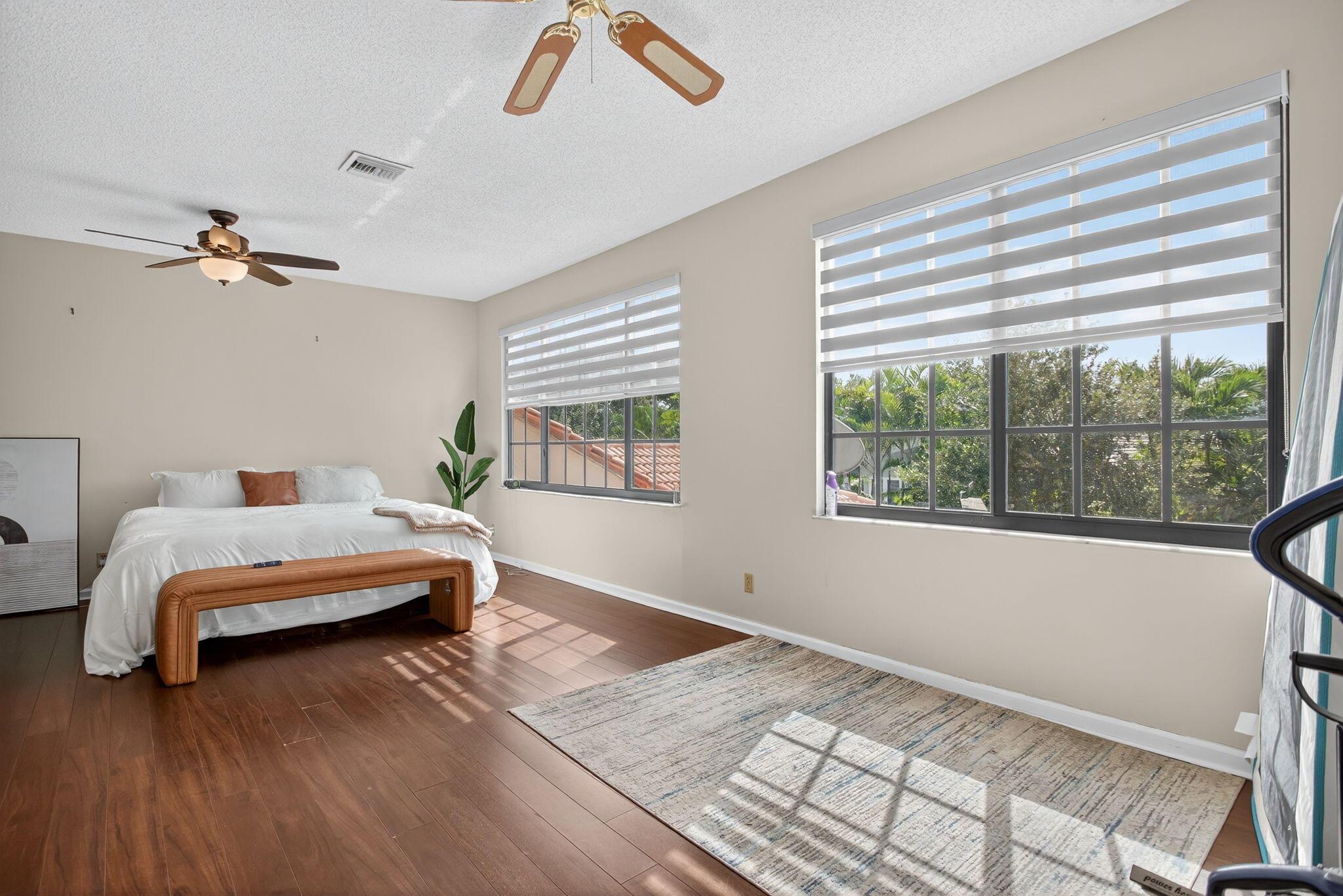 GLEN CONDOMINIUM 1 - Residential