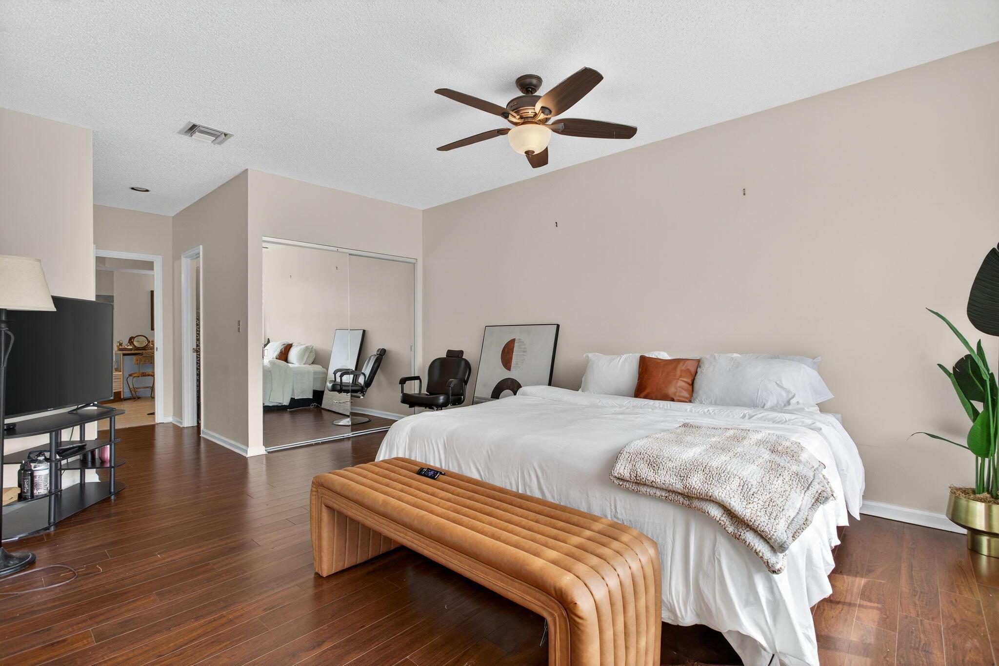 GLEN CONDOMINIUM 1 - Residential