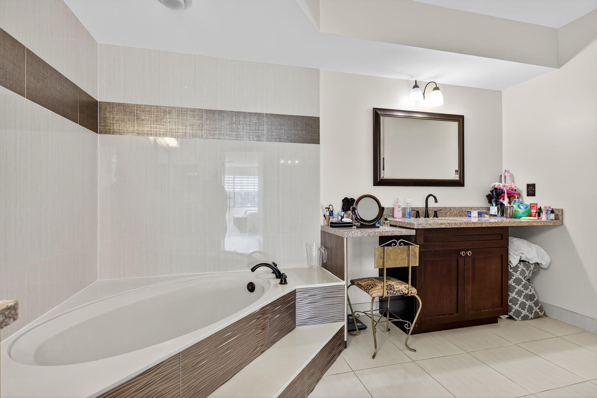 GLEN CONDOMINIUM 1 - Residential