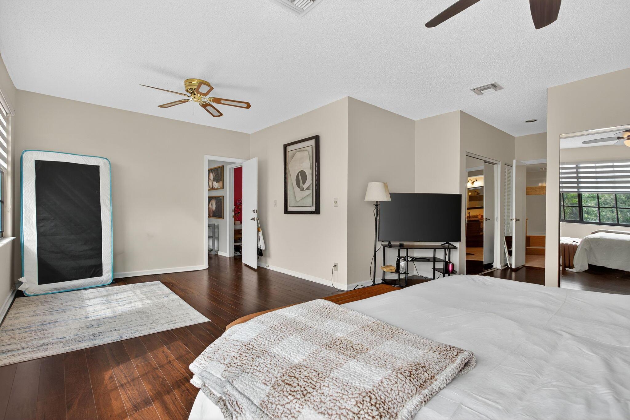 GLEN CONDOMINIUM 1 - Residential