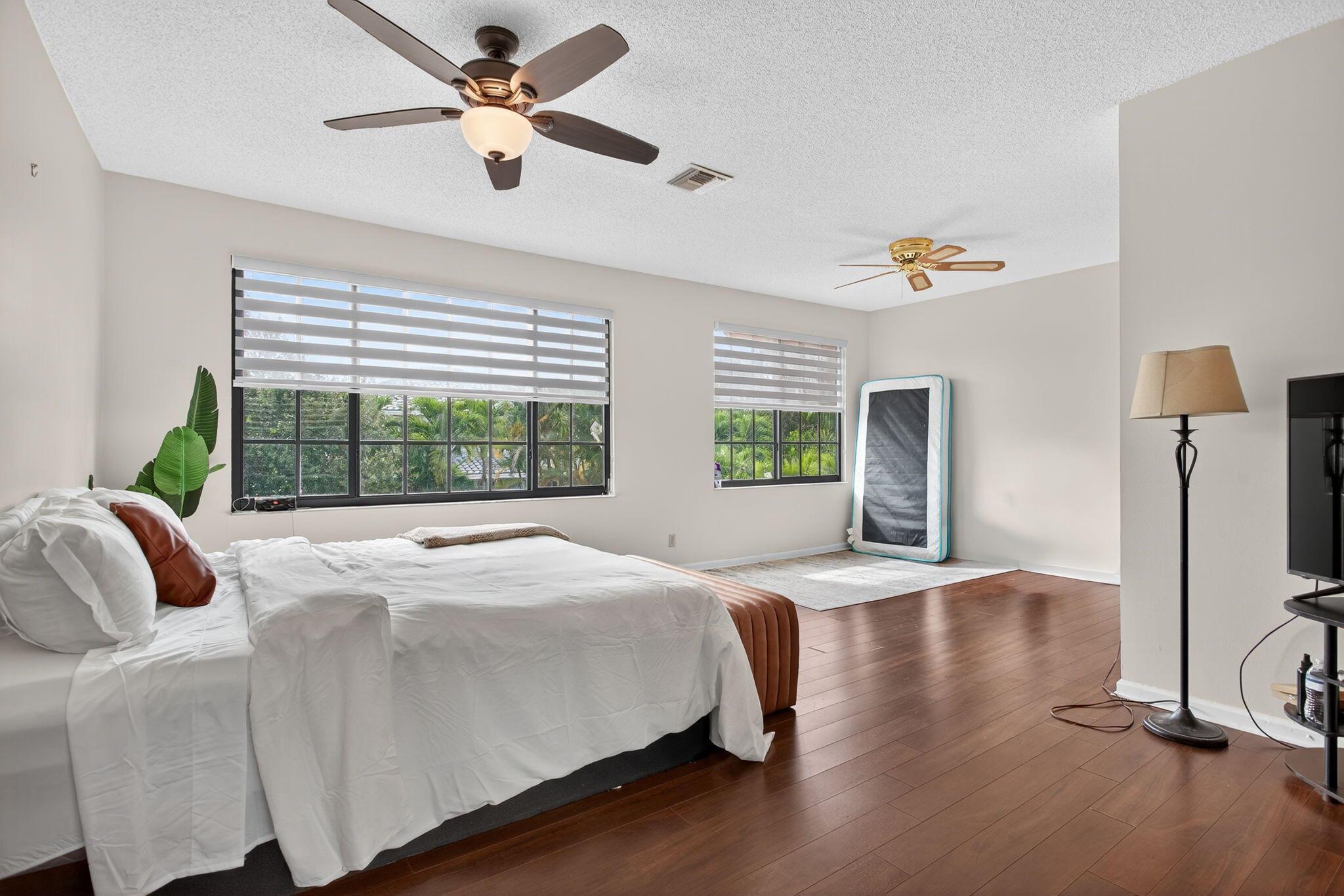 GLEN CONDOMINIUM 1 - Residential