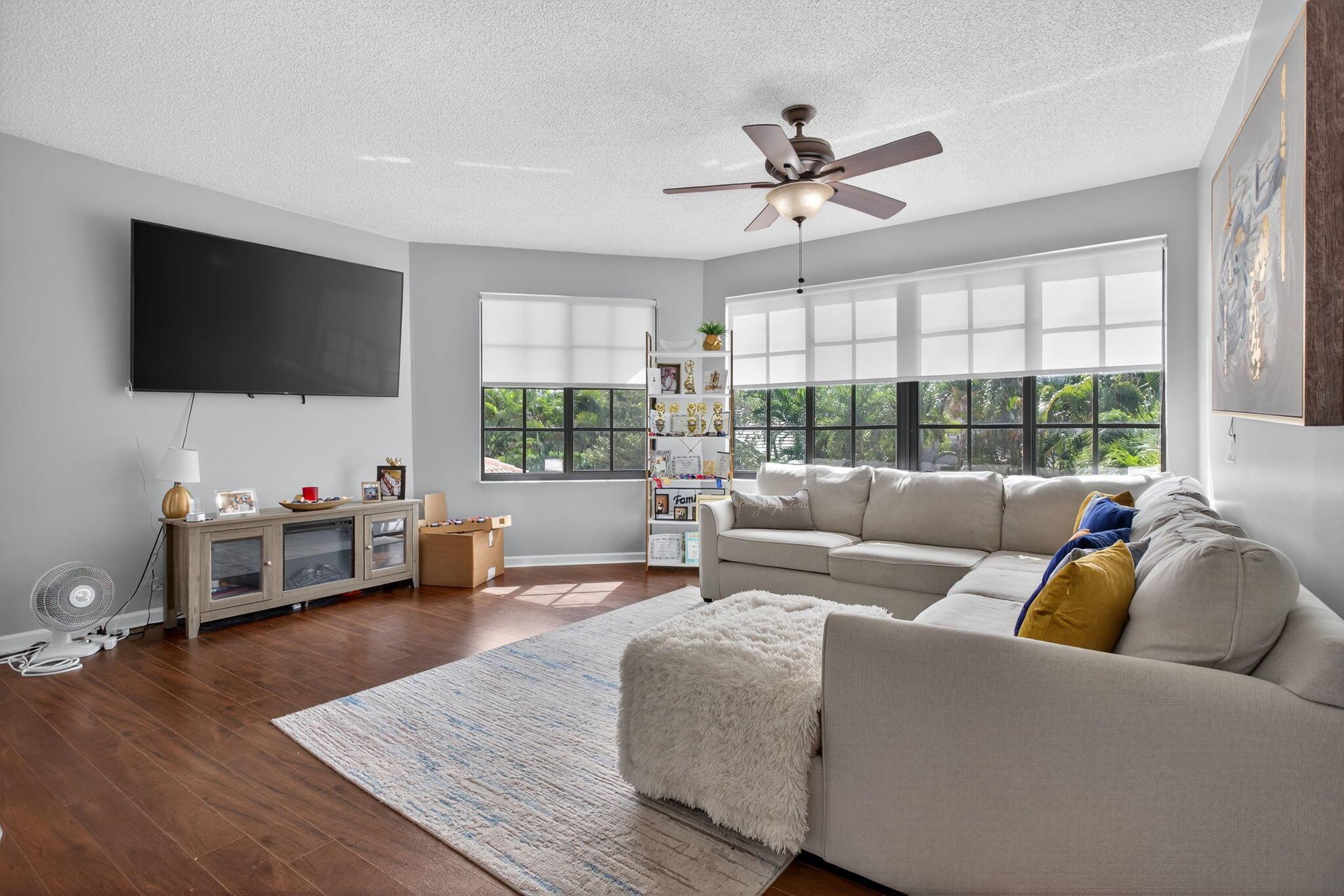 GLEN CONDOMINIUM 1 - Residential