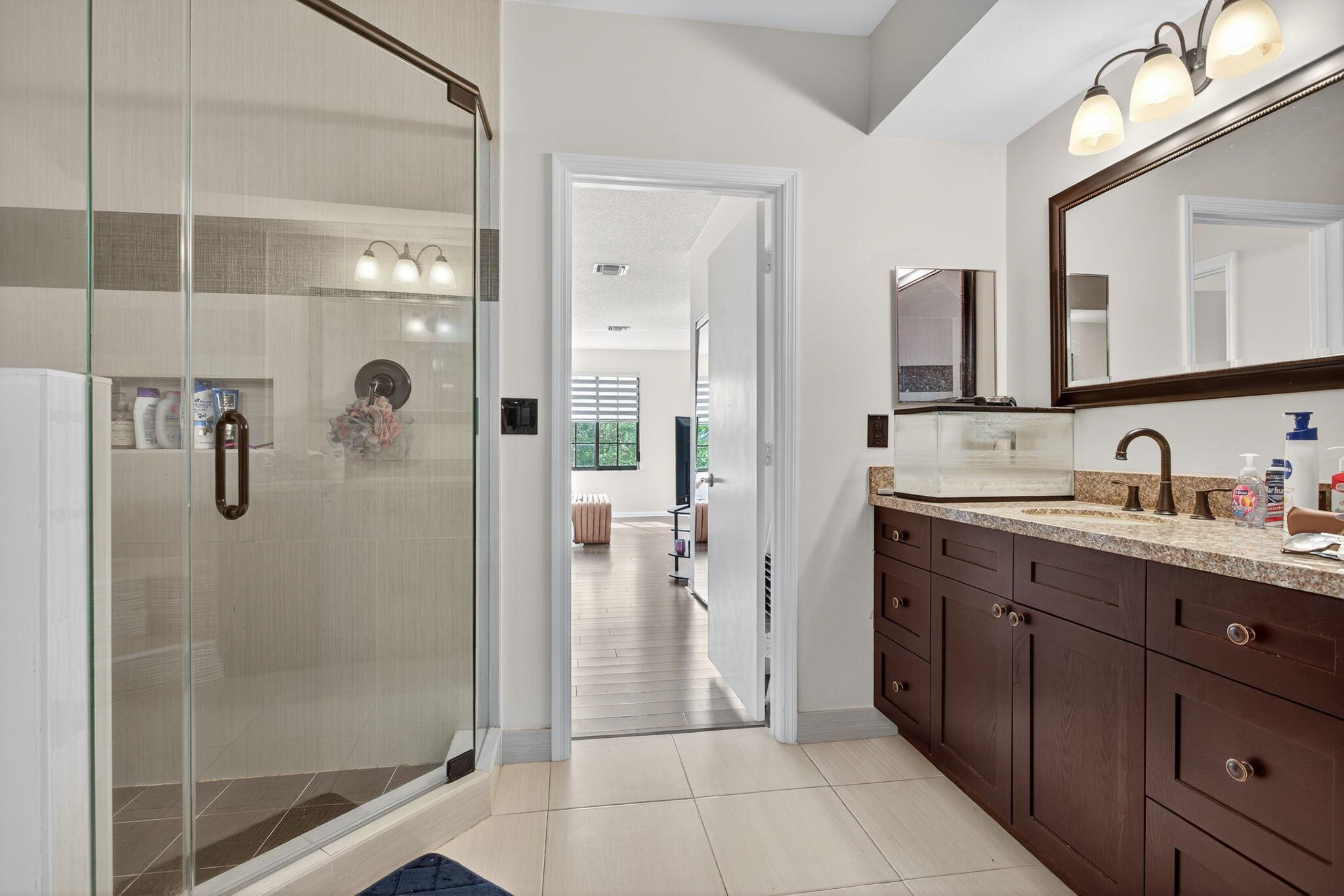 GLEN CONDOMINIUM 1 - Residential