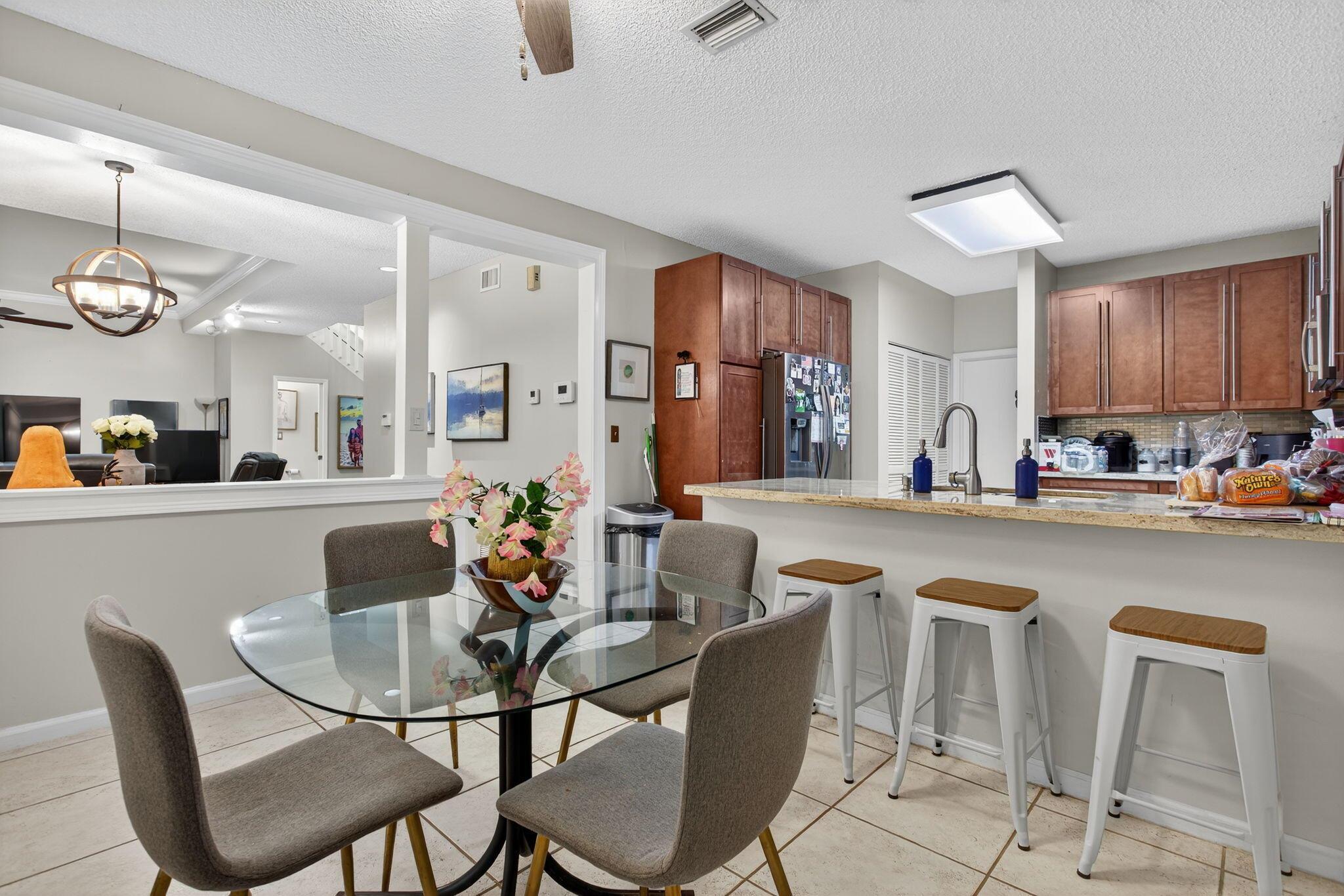 GLEN CONDOMINIUM 1 - Residential