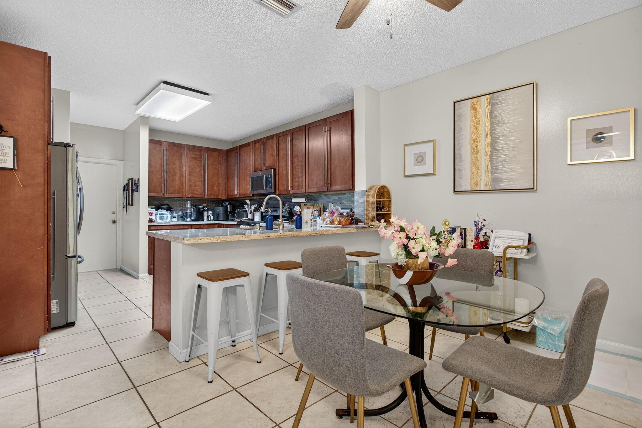 GLEN CONDOMINIUM 1 - Residential