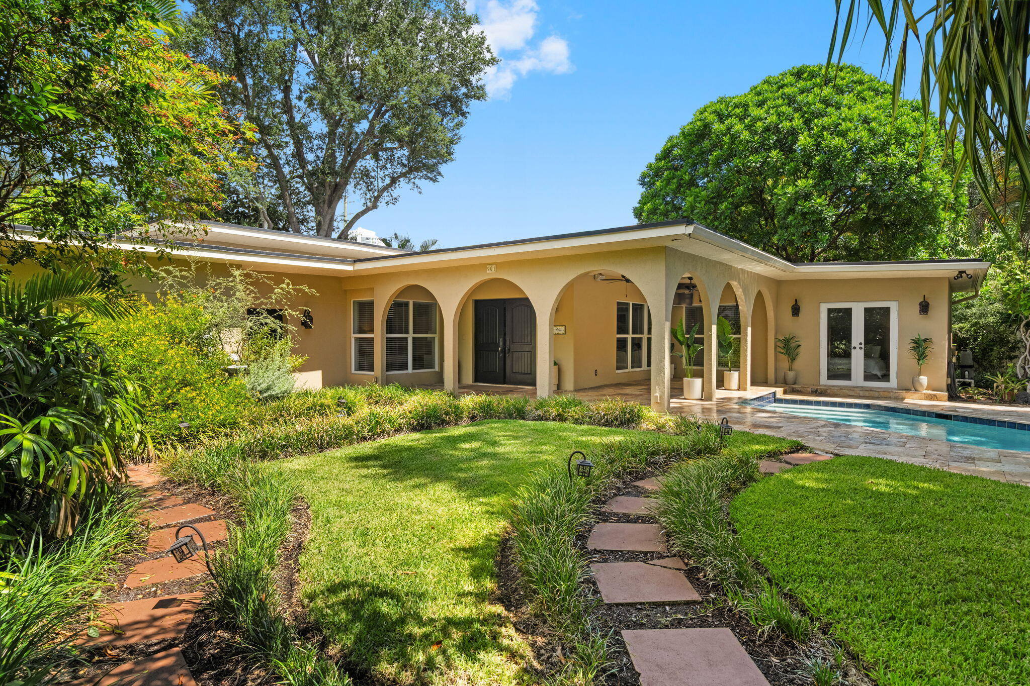 901 SE 6TH Street