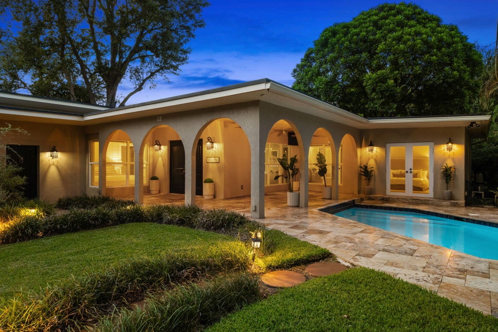 Photo of 901 SE 6TH Street, Fort Lauderdale, FL 33301 (MLS # B26069674)
