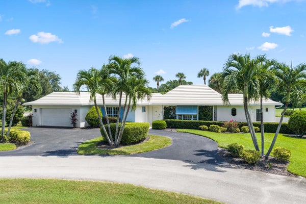 4 COUNTRY CLUB CIR, BOYNTON BEACH, FL 33436 - Image 2d449bcc069628d7bfdc91c92725d71a/3966176417