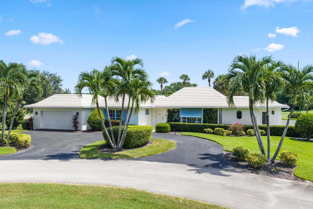 Photo of 4 COUNTRY CLUB Circle, Village Of Golf, FL 33436 (MLS # B26068281)
