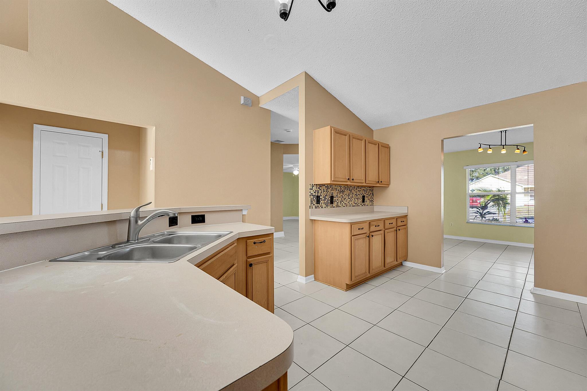 PORT ST LUCIE SECTION 18 - Residential Lease