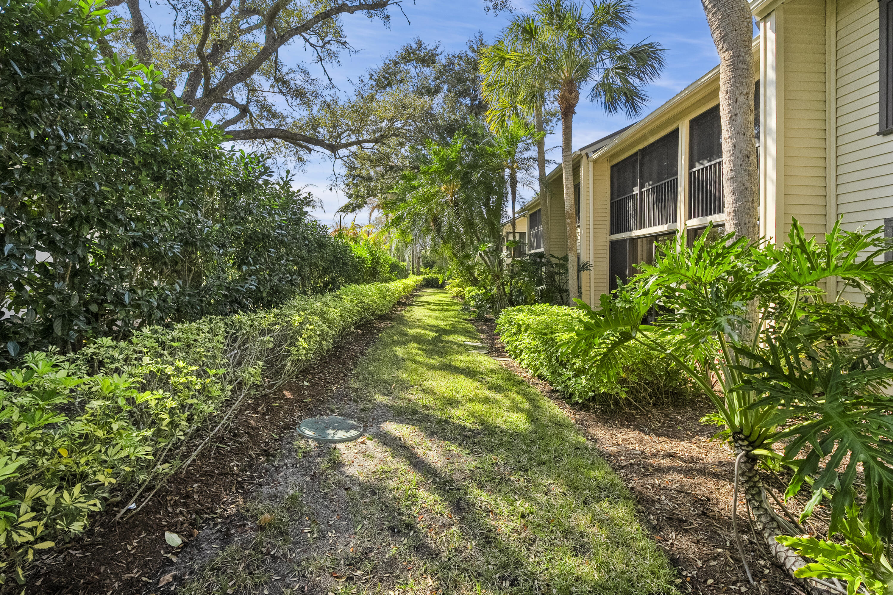 MARINER SANDS CLUB VILLAS CONDO - Residential